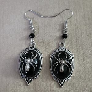 Spider cameo silver & black gothic halloween earrings